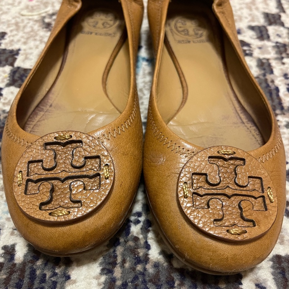 Camel colored Tory Burch Reva Flats in size 7